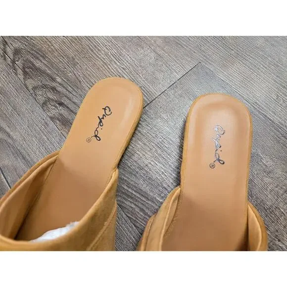 Qupid Tan Camel Faux-Suede Gold Buckle Mules Flats Shoes Pointed Toe Size 8.5 - Picture 4 of 8